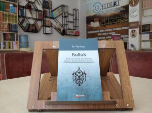Kulluk Allah'tan Başka Hiç Kimseyi Hüküm Sahibi Kabul Etmemek