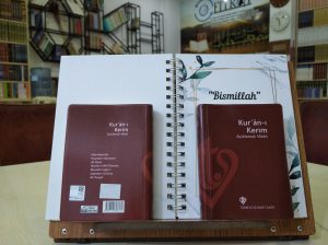 Kur'an-ı Kerim Açıklamalı Meali (Plastik Kapak-Cep Boy)