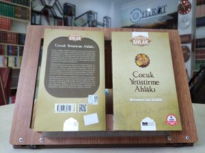 Çocuk Yetiştirme Ahlakı / Muhteşem Ahlak Serisi 3