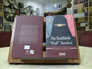 Dış Tesettürde Renk Meselesi